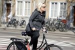Amsterdam 23 april 2018
Eva Jinek ( zwanger ) gaat met de fiets sporten.