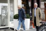 Amsterdam 23 april 2018
Frans Weisglas met zijn vrouw op de beethovenstraat.