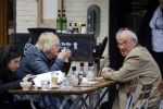 Amsterdam 23 april 2018
Frans Weisglas met zijn vrouw op de beethovenstraat.