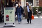 Amsterdam 23 april 2018
Frans Weisglas met zijn vrouw op de beethovenstraat.