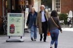 Amsterdam 23 april 2018
Frans Weisglas met zijn vrouw op de beethovenstraat.