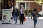Amsterdam 23 april 2018
Frans Weisglas met zijn vrouw op de beethovenstraat.