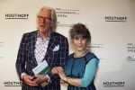 Amsterdam 18 april 2018
 Koning Willem-Alexander en koningin Maxima wonen de premiere bij van Gurre-Lieder in de Nationale Opera & Ballet in de stopera. Freek de Jonge met zijn vrouw Hella Asser