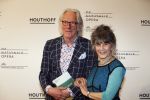 Amsterdam 18 april 2018
 Koning Willem-Alexander en koningin Maxima wonen de premiere bij van Gurre-Lieder in de Nationale Opera & Ballet in de stopera. Freek de Jonge met zijn vrouw Hella Asser