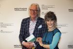 Amsterdam 18 april 2018
 Koning Willem-Alexander en koningin Maxima wonen de premiere bij van Gurre-Lieder in de Nationale Opera & Ballet in de stopera. Freek de Jonge met zijn vrouw Hella Asser