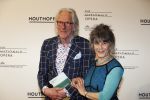Amsterdam 18 april 2018
 Koning Willem-Alexander en koningin Maxima wonen de premiere bij van Gurre-Lieder in de Nationale Opera & Ballet in de stopera. Freek de Jonge met zijn vrouw Hella Asser