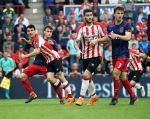 Eindhoven, 15 April 2018
PSV-AJAX, eindstand 3-0 en Landskampioen Seizoen 2017-2018
Gaston Pereiro in duel Joel Veltman
