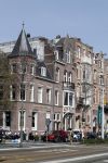 Amsterdam 8 april 2018
Gordon bij zijn koffieshop Blushing . In het pand ernaast heeft Gordon een appartement en begint hij een kleinschalig Hotel