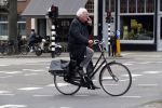 Amsterdam 10 april 2018
Henk Spaan bellend op de fiets in Amsterdam