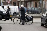 Amsterdam 10 april 2018
Henk Spaan bellend op de fiets in Amsterdam