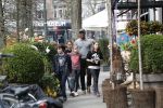 Amsterdam 10 april 2018
Humberto Tan met een aantal kinderen die een fotocursus krijgen.