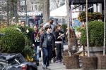 Amsterdam 10 april 2018
Humberto Tan met een aantal kinderen die een fotocursus krijgen.