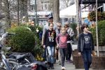 Amsterdam 10 april 2018
Humberto Tan met een aantal kinderen die een fotocursus krijgen.