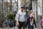 Amsterdam 10 april 2018
Humberto Tan met een aantal kinderen die een fotocursus krijgen.