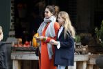 Amsterdam 14 april 2018 
Isa Hoes en haar dochter Vlinder eten ijsje