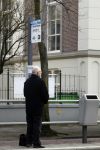 Den Haag 11 april 2018
Oud minister Jan Pronk wacht op de tram in Den Haag