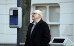 Den Haag 11 april 2018
Oud minister Jan Pronk wacht op de tram in Den Haag