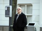 Den Haag 11 april 2018
Oud minister Jan Pronk wacht op de tram in Den Haag