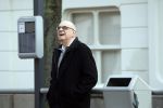 Den Haag 11 april 2018
Oud minister Jan Pronk wacht op de tram in Den Haag