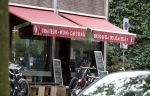 Amsterdam / Loosdrecht 12 mei 2018
Jeroen Pauw en zijn vriendin Zoe doen boodschappen in Amsterdam waarna ze naar hun boot in Loosdrecht rijden.