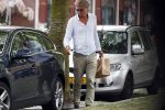 Amsterdam / Loosdrecht 12 mei 2018
Jeroen Pauw en zijn vriendin Zoe doen boodschappen in Amsterdam waarna ze naar hun boot in Loosdrecht rijden.