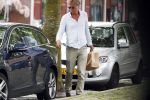 Amsterdam / Loosdrecht 12 mei 2018
Jeroen Pauw en zijn vriendin Zoe doen boodschappen in Amsterdam waarna ze naar hun boot in Loosdrecht rijden.