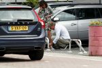 Amsterdam / Loosdrecht 12 mei 2018
Jeroen Pauw en zijn vriendin Zoe doen boodschappen in Amsterdam waarna ze naar hun boot in Loosdrecht rijden.