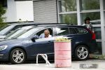 Amsterdam / Loosdrecht 12 mei 2018
Jeroen Pauw en zijn vriendin Zoe doen boodschappen in Amsterdam waarna ze naar hun boot in Loosdrecht rijden.