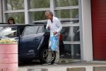 Amsterdam / Loosdrecht 12 mei 2018
Jeroen Pauw en zijn vriendin Zoe doen boodschappen in Amsterdam waarna ze naar hun boot in Loosdrecht rijden.
