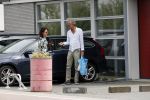 Amsterdam / Loosdrecht 12 mei 2018
Jeroen Pauw en zijn vriendin Zoe doen boodschappen in Amsterdam waarna ze naar hun boot in Loosdrecht rijden.