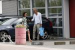 Amsterdam / Loosdrecht 12 mei 2018
Jeroen Pauw en zijn vriendin Zoe doen boodschappen in Amsterdam waarna ze naar hun boot in Loosdrecht rijden.