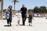 ibiza 2 mei 2018
Johnny Heitinga met zijn vrouw Chartlotte en kinderen Jezebel en Lennox op het strand bij coco beach
