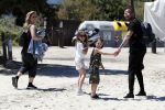 ibiza 2 mei 2018
Johnny Heitinga met zijn vrouw Chartlotte en kinderen Jezebel en Lennox op het strand bij coco beach