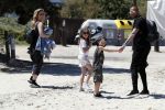 ibiza 2 mei 2018
Johnny Heitinga met zijn vrouw Chartlotte en kinderen Jezebel en Lennox op het strand bij coco beach