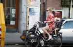 Amsterdam 7 mei 2018
Jolanda v d Berg met dochter op de fiets