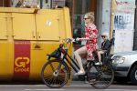 Amsterdam 7 mei 2018
Jolanda v d Berg met dochter op de fiets