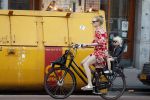 Amsterdam 7 mei 2018
Jolanda v d Berg met dochter op de fiets