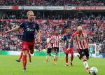 Eindhoven, 15 April 2018
PSV-AJAX, eindstand 3-0 en Landskampioen Seizoen 2017-2018
Jorrit Hendrix in duel met Siem de Jong
