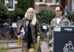Amsterdam 23 april 2018
Judith Osborn met (een) vriend op straat en op terras bij George in Amsterdam zuid.