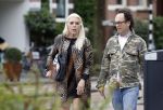 Amsterdam 23 april 2018
Judith Osborn met (een) vriend op straat en op terras bij George in Amsterdam zuid.