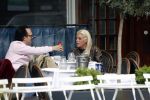 Amsterdam 23 april 2018
Judith Osborn met (een) vriend op straat en op terras bij George in Amsterdam zuid.