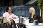 Amsterdam 23 april 2018
Judith Osborn met (een) vriend op straat en op terras bij George in Amsterdam zuid.