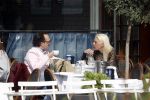 Amsterdam 23 april 2018
Judith Osborn met (een) vriend op straat en op terras bij George in Amsterdam zuid.