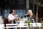 Amsterdam 23 april 2018
Judith Osborn met (een) vriend op straat en op terras bij George in Amsterdam zuid.