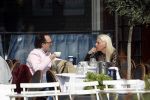 Amsterdam 23 april 2018
Judith Osborn met (een) vriend op straat en op terras bij George in Amsterdam zuid.