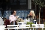 Amsterdam 23 april 2018
Judith Osborn met (een) vriend op straat en op terras bij George in Amsterdam zuid.
