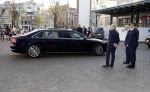 Amsterdam 18 april 2018
 Koning Willem-Alexander en koningin Maxima wonen de premiere bij van Gurre-Lieder in de Nationale Opera & Ballet in de stopera. Verlengde audi A8