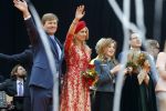 Groningen 27 april 2018
Koningsdag in Groningen met Koning Willem Alexander Koningin Maxima prinses Amalia Arian Alexia . Verder ook aanwezig Prins Maurits Prinses Marilene Prins Bernhard Prinses Annette Prins Floris Prinses Aimee en prins Pieter Christiaan.