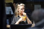 Hilversum 9 mei 2018 
Laurien Verstraten op etrras bij brasserie v Dam.