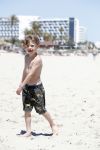 ibiza 2 mei 2018
Johnny Heitinga met zijn vrouw Chartlotte en kinderen Jezebel en Lennox op het strand bij coco beach